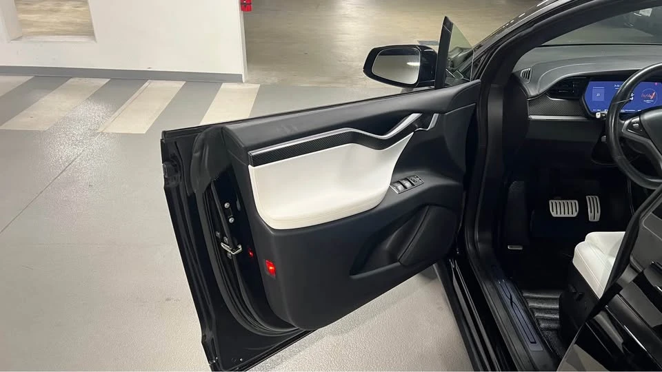 2020 Tesla Model X - Image 13 of 20