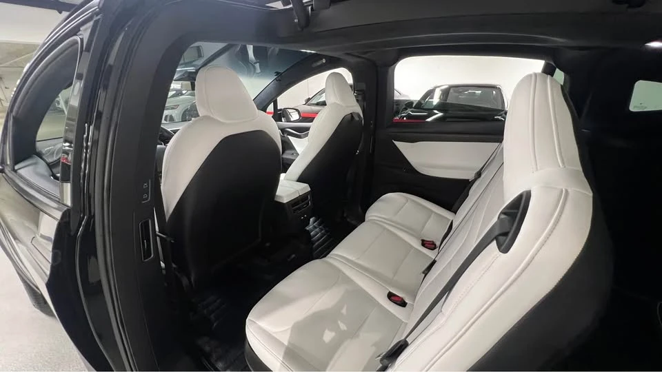 2020 Tesla Model X - Image 11 of 20