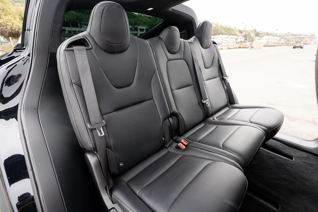 2020 Tesla Model X - Image 13 of 19