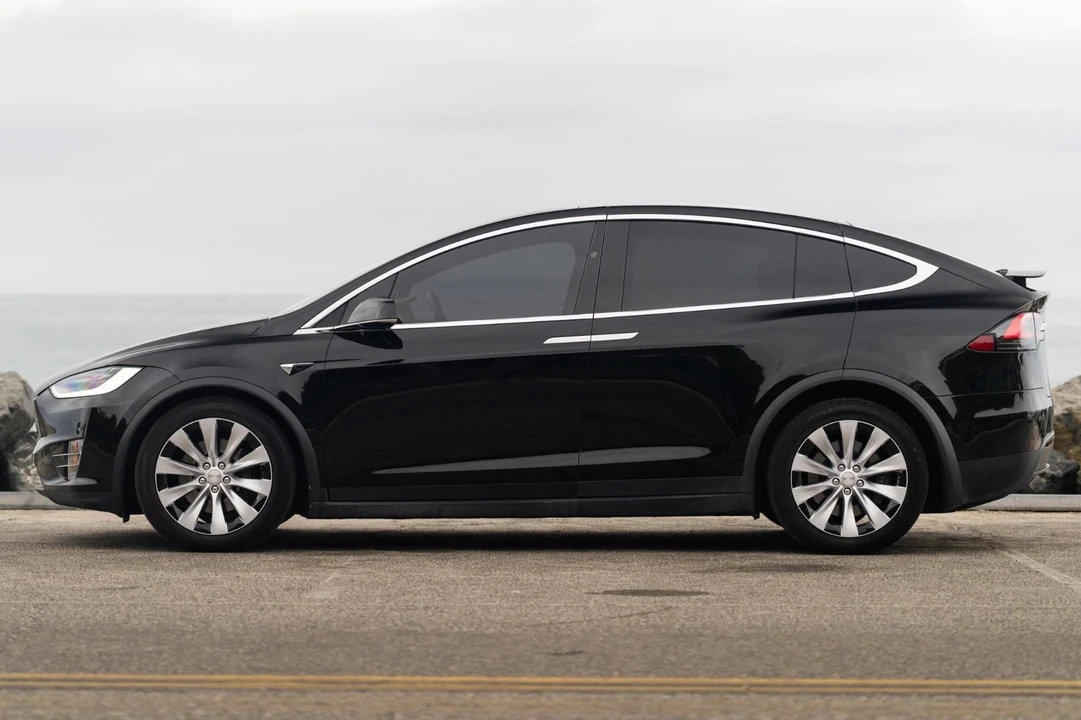 2020 Tesla Model X - Image 9 of 19