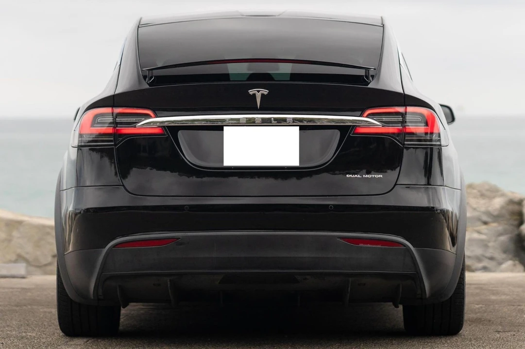 2020 Tesla Model X - Image 7 of 19
