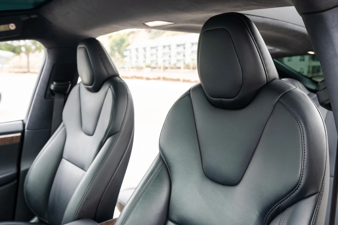 2020 Tesla Model X - Image 18 of 19