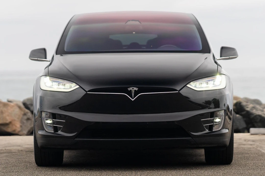 2020 Tesla Model X - Image 14 of 19