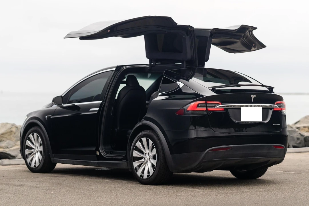 2020 Tesla Model X - Image 10 of 19