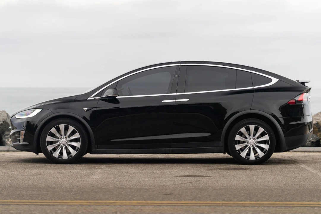 2020 Tesla Model X - Image 9 of 19