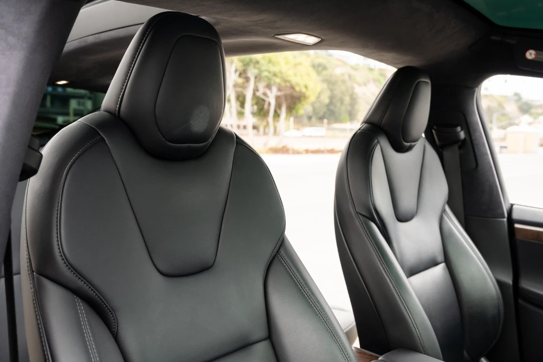 2020 Tesla Model X - Image 17 of 19