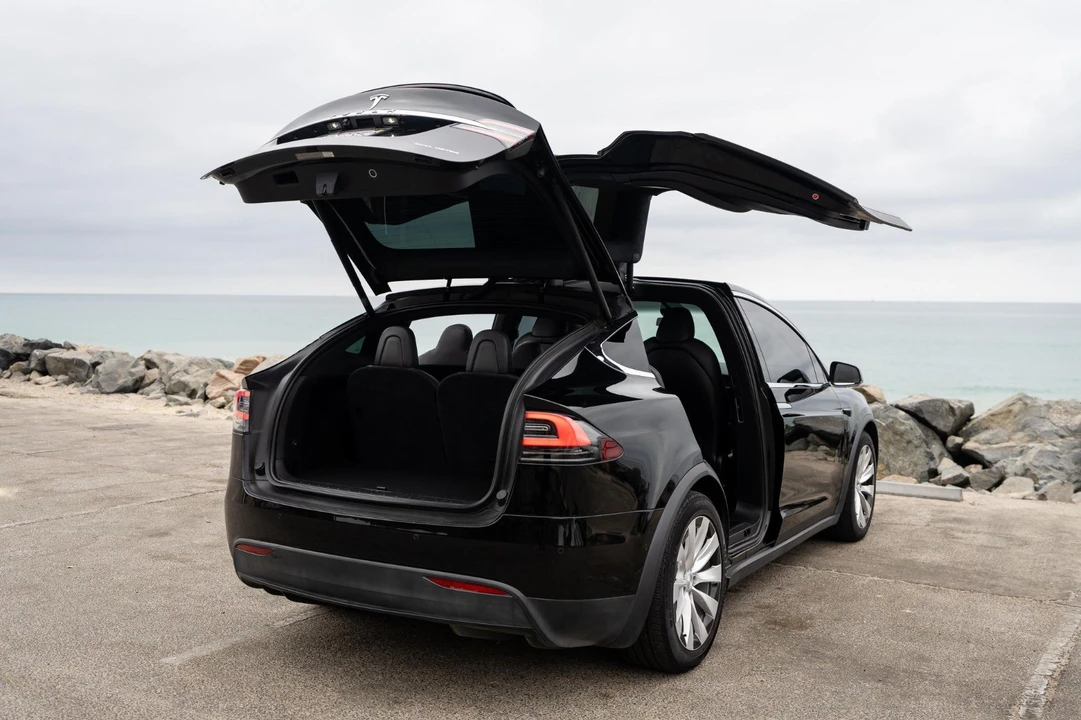 2020 Tesla Model X - Image 2 of 19