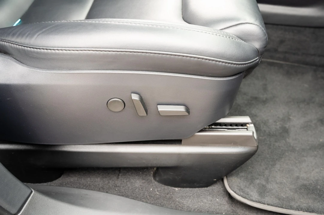 2020 Tesla Model X - Image 5 of 19