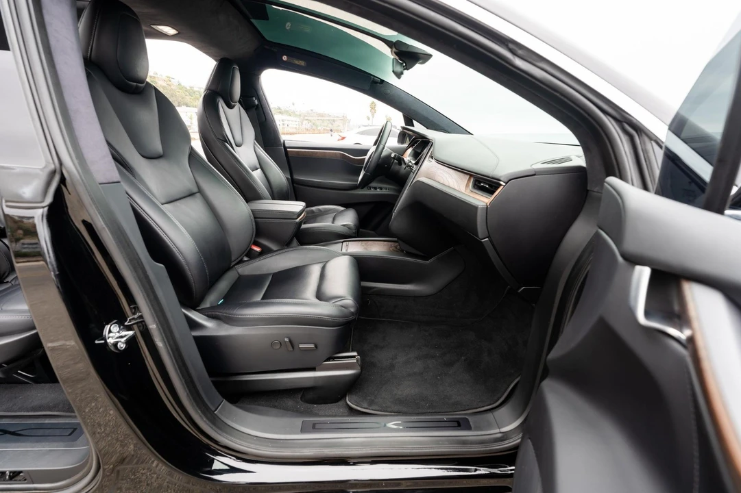 2020 Tesla Model X - Image 8 of 19