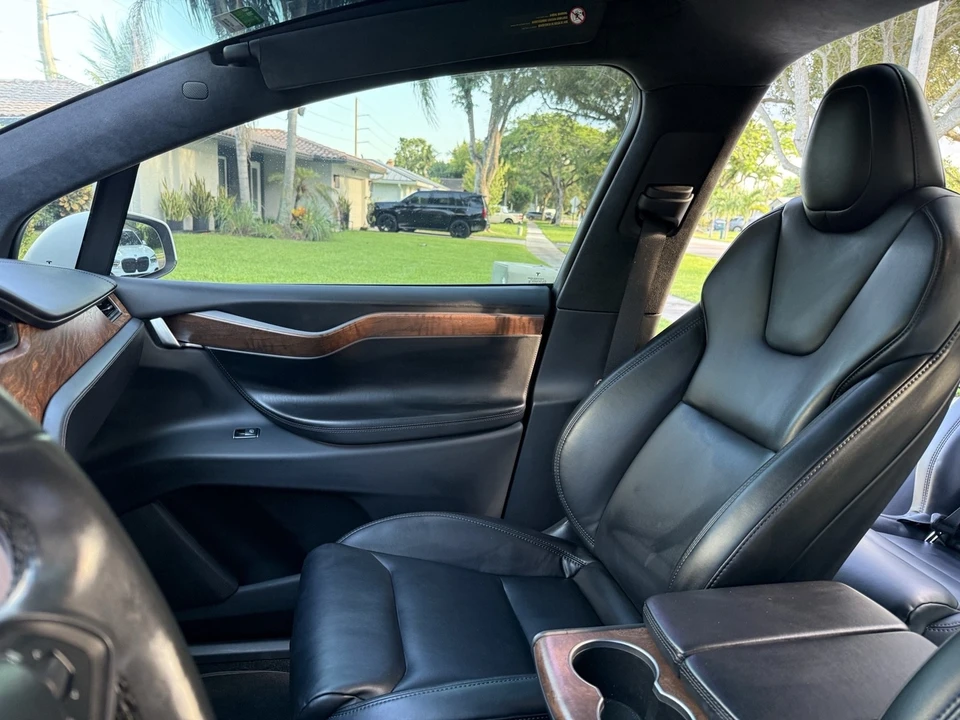 2020 Tesla Model X - Image 18 of 21