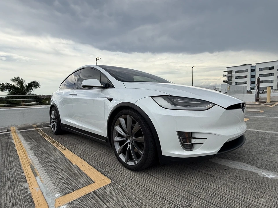 2020 Tesla Model X - Image 10 of 21
