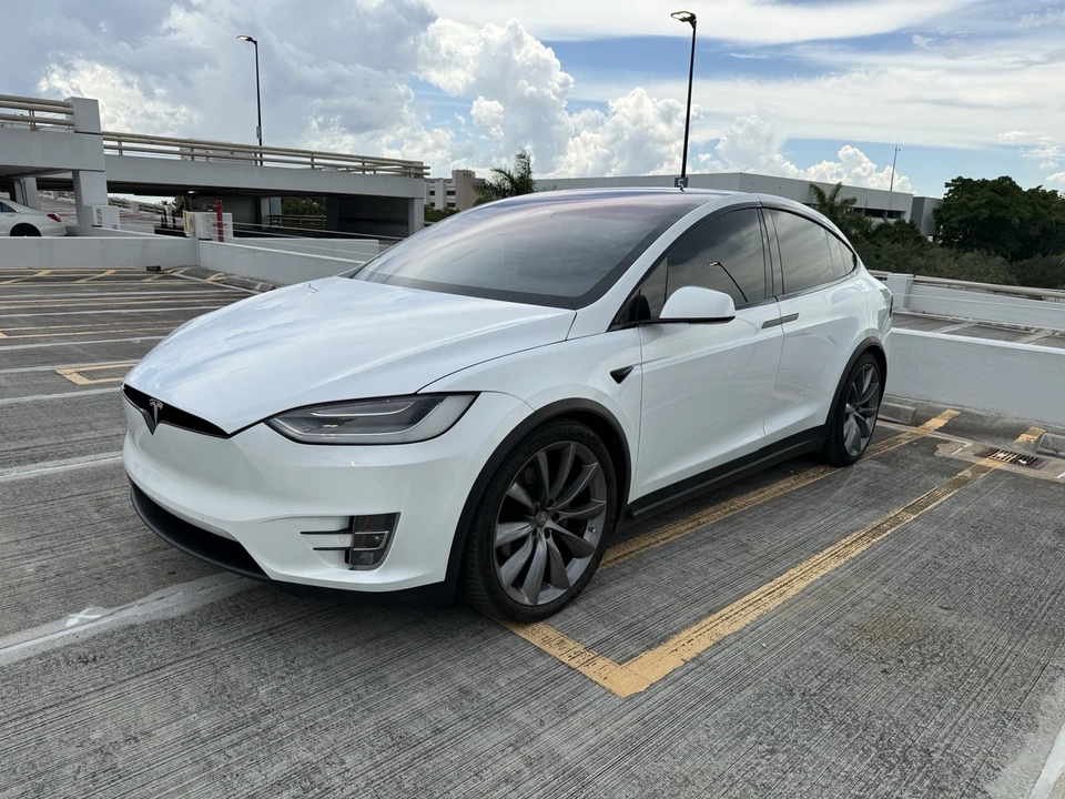 2020 Tesla Model X - Image 16 of 21