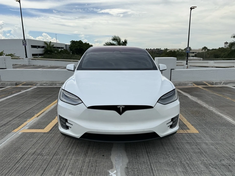 2020 Tesla Model X - Image 15 of 21