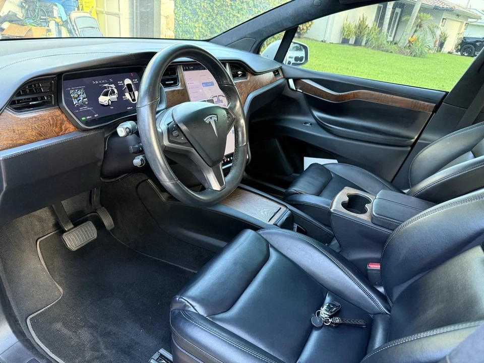 2020 Tesla Model X - Image 20 of 21