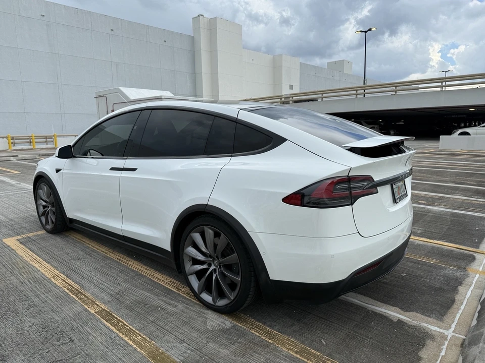 2020 Tesla Model X - Image 12 of 21
