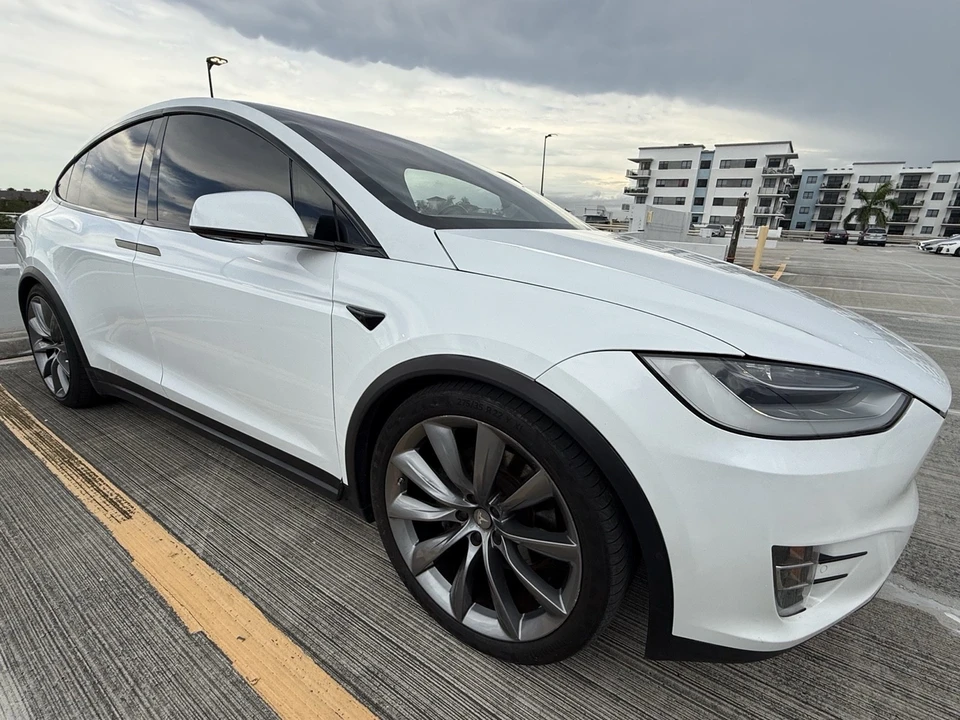 2020 Tesla Model X - Image 2 of 21
