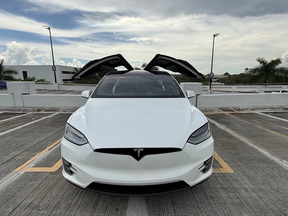 2020 Tesla Model X - Image 9 of 21