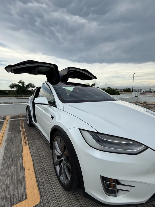 2020 Tesla Model X - Image 5 of 21