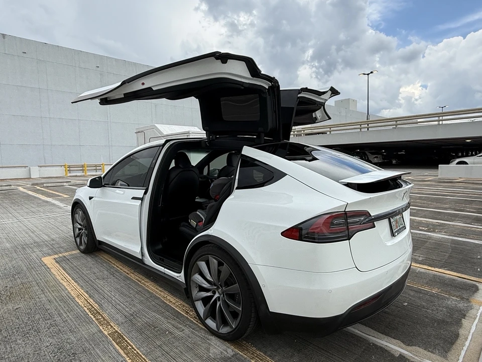 2020 Tesla Model X - Image 6 of 21