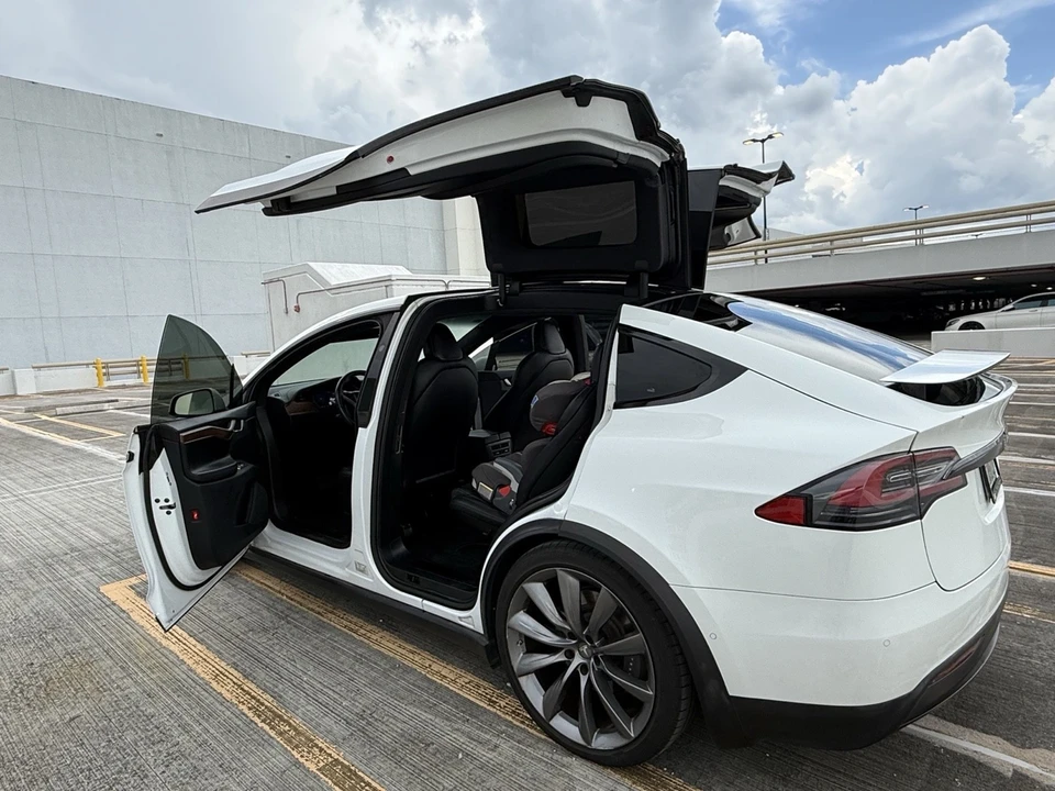 2020 Tesla Model X - Image 3 of 21