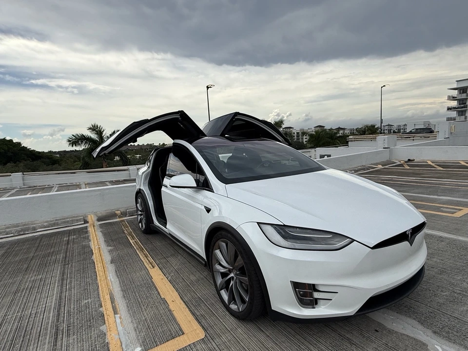 2020 Tesla Model X - Image 8 of 21