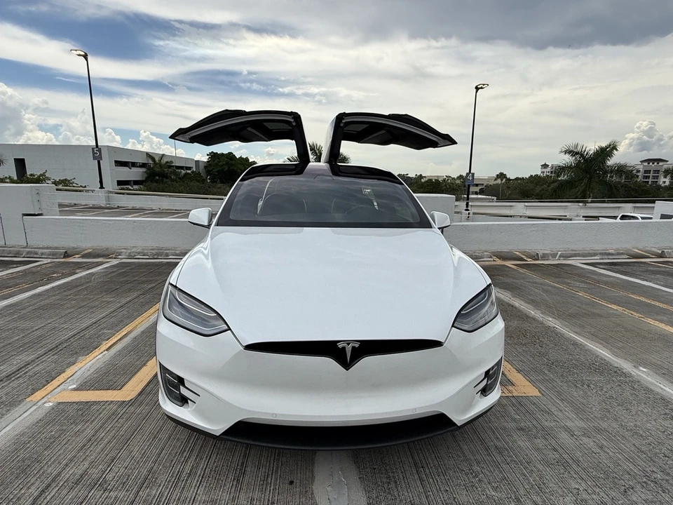 2020 Tesla Model X - Image 7 of 21