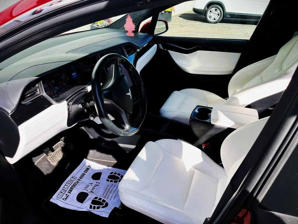 2020 Tesla Model X - Image 16 of 21