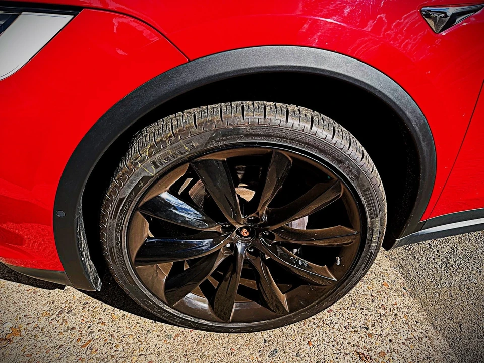 2020 Tesla Model X - Image 9 of 21