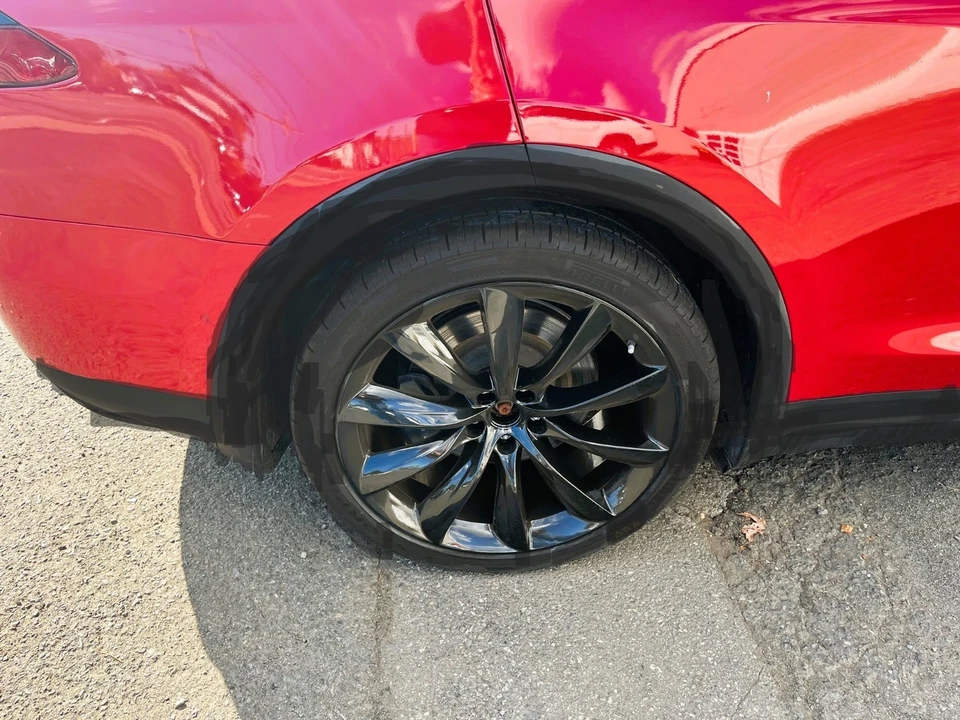 2020 Tesla Model X - Image 11 of 21