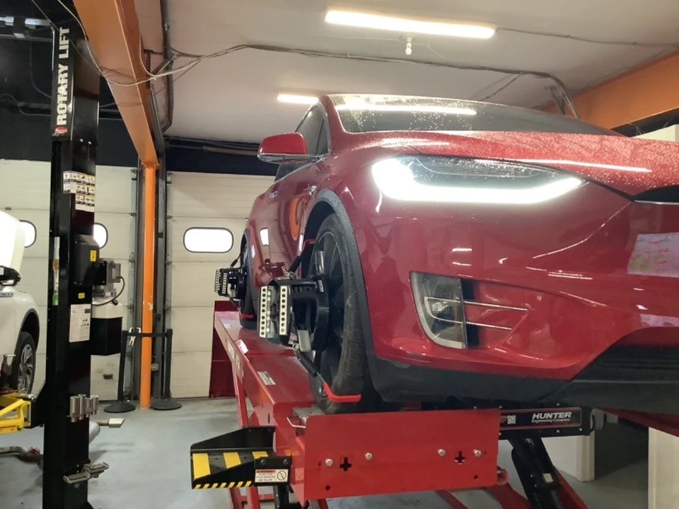 2020 Tesla Model X - Image 18 of 21