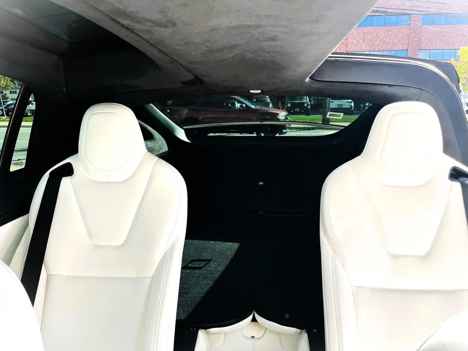 2020 Tesla Model X - Image 17 of 21