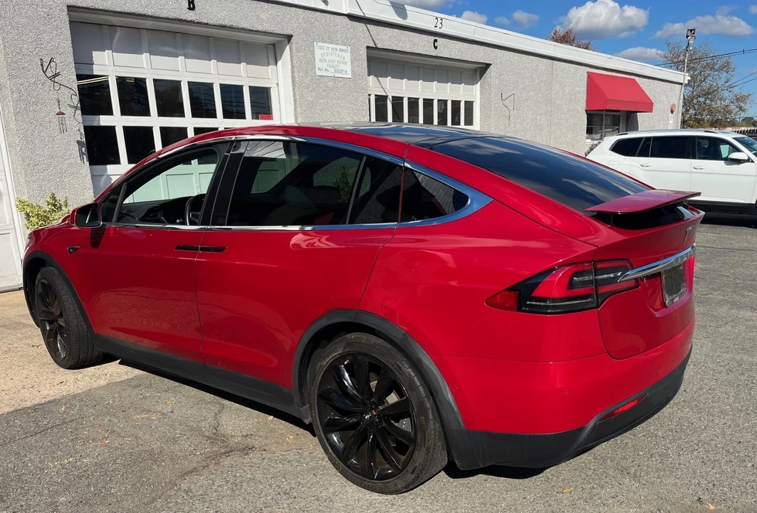 2020 Tesla Model X - Image 19 of 21
