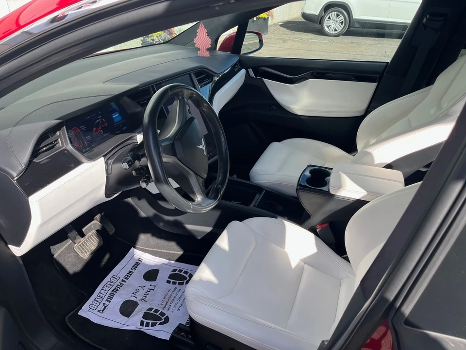 2020 Tesla Model X - Image 13 of 21