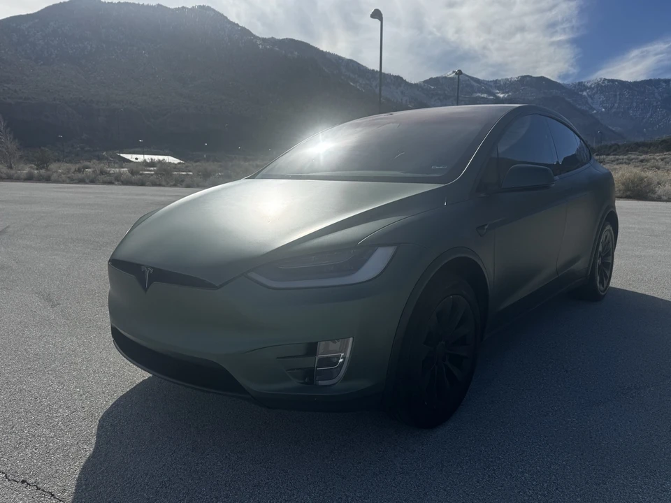 2020 Tesla Model X - Image 9 of 21
