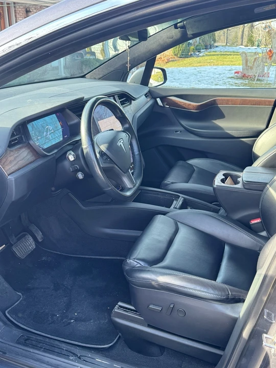 2020 Tesla Model X - Image 7 of 9