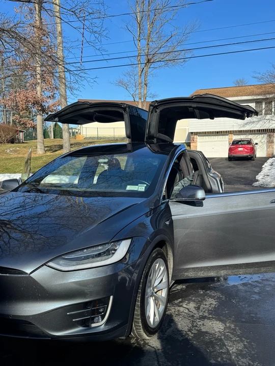 2020 Tesla Model X - Image 5 of 9