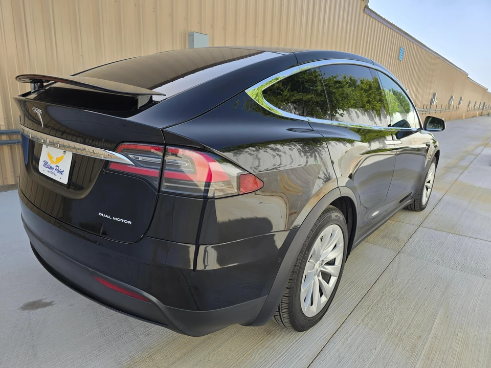 2020 Tesla Model X - Image 9 of 31