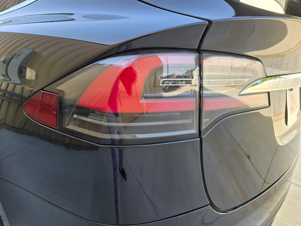 2020 Tesla Model X - Image 21 of 31