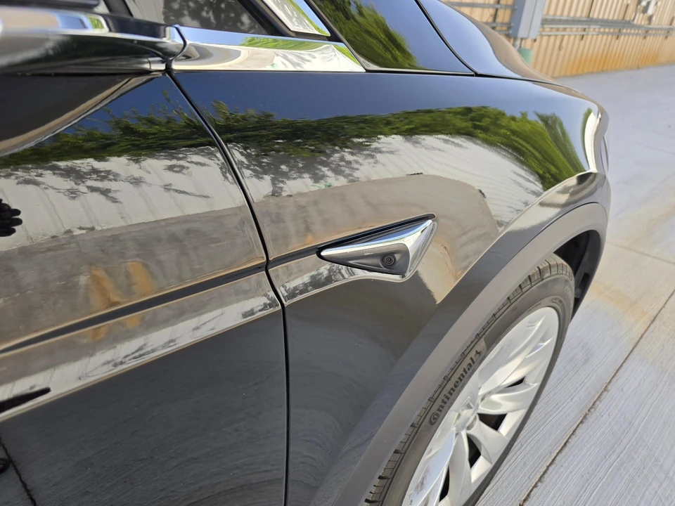 2020 Tesla Model X - Image 25 of 31