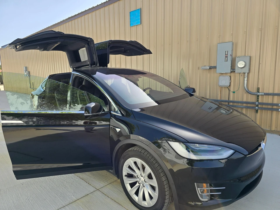 2020 Tesla Model X - Image 13 of 31
