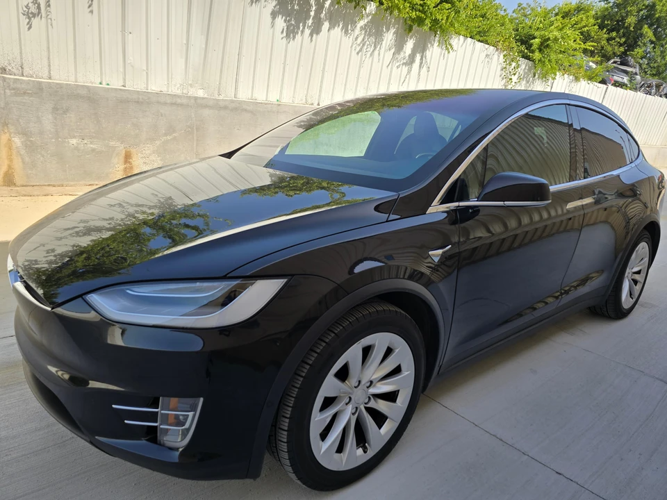 2020 Tesla Model X - Image 7 of 31