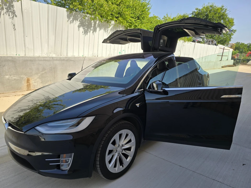2020 Tesla Model X - Image 10 of 31