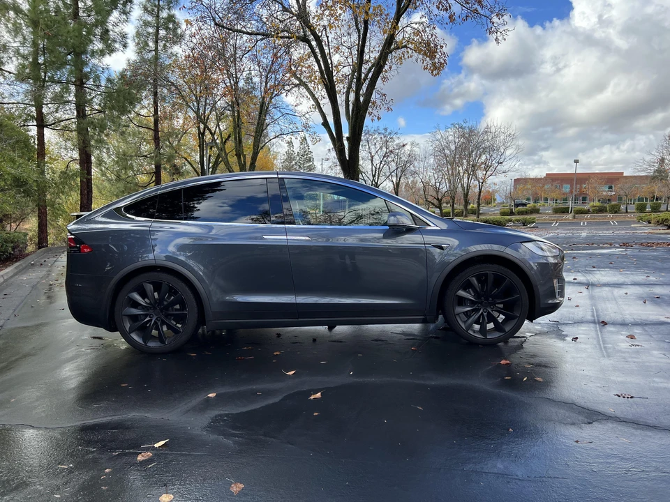 2020 Tesla Model X - Image 13 of 31