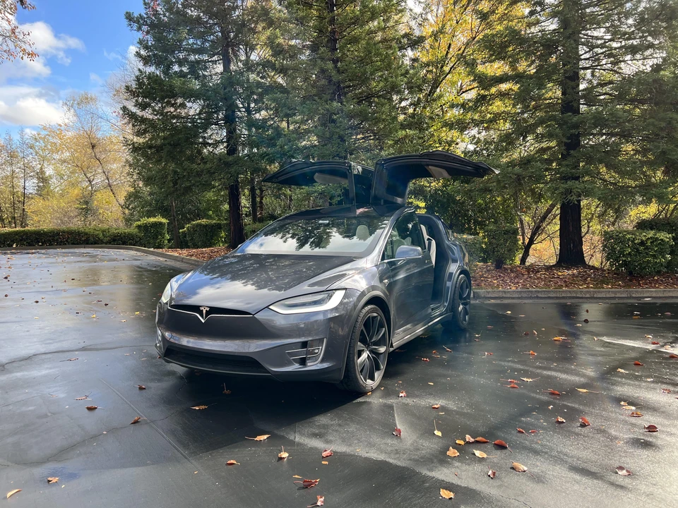 2020 Tesla Model X - Image 17 of 31