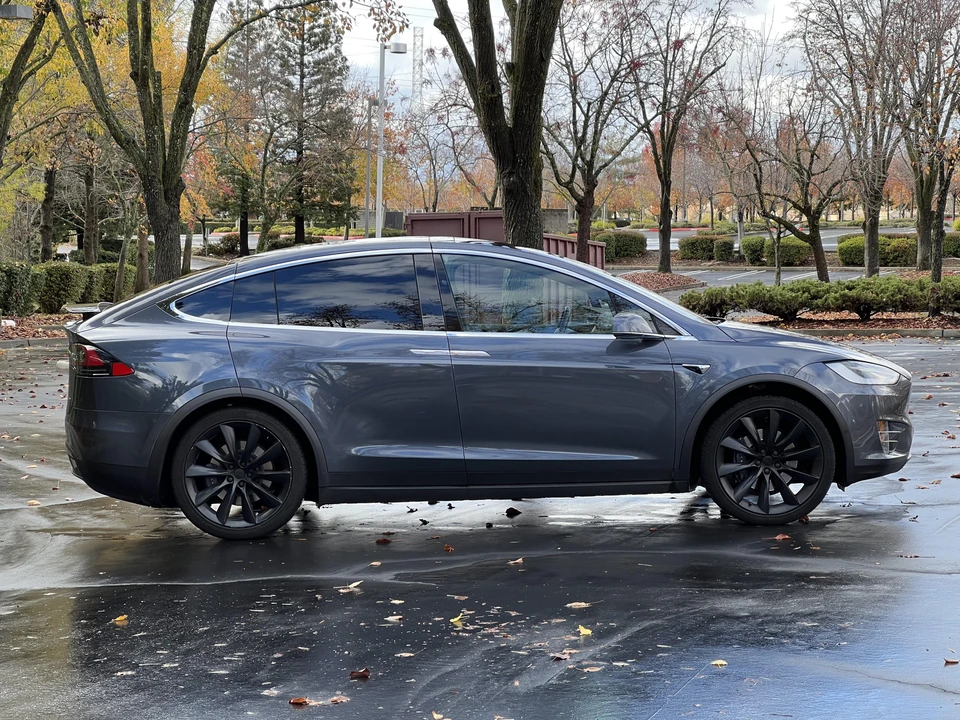 2020 Tesla Model X - Image 14 of 31