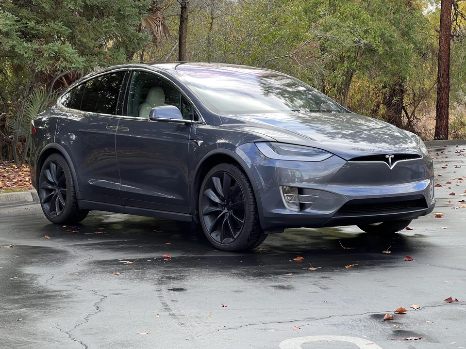 2020 Tesla Model X - Image 15 of 31