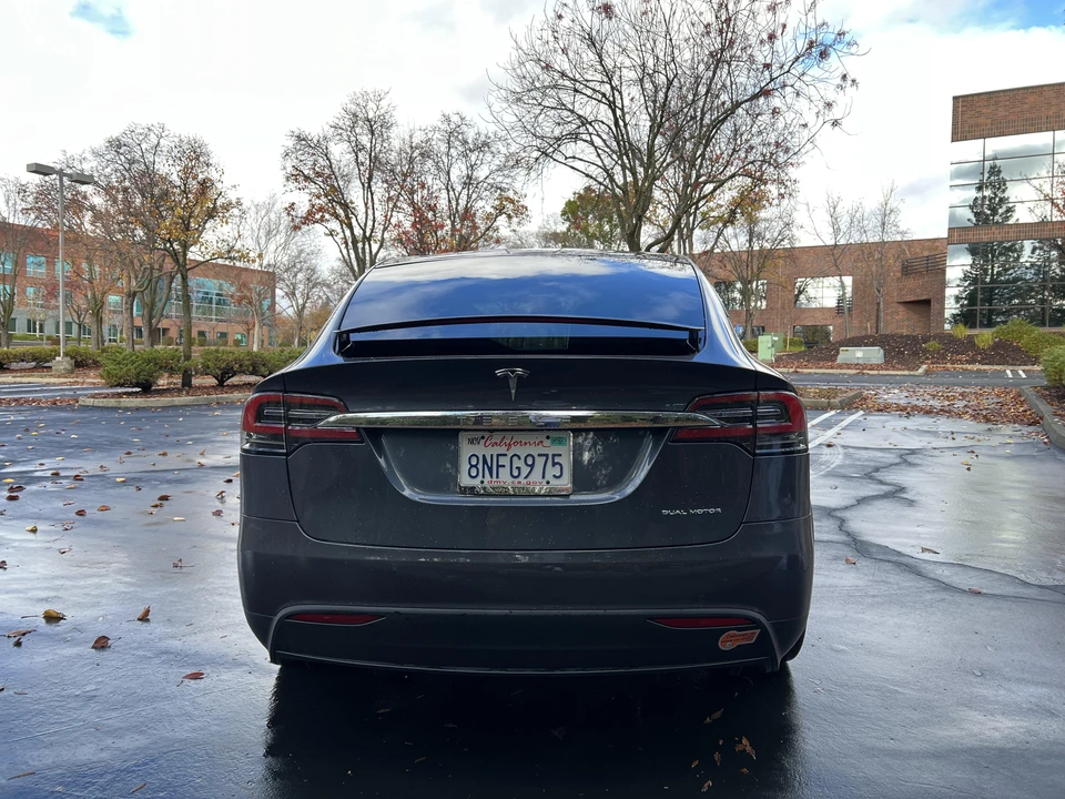2020 Tesla Model X - Image 11 of 31