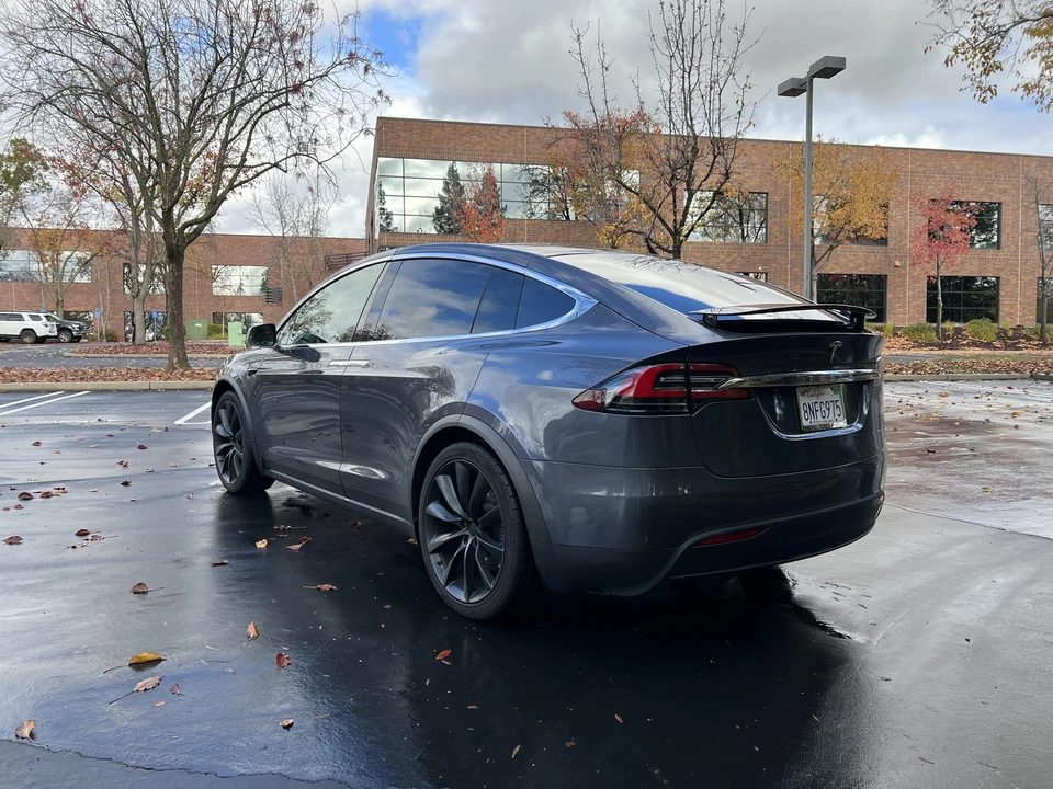 2020 Tesla Model X - Image 10 of 31