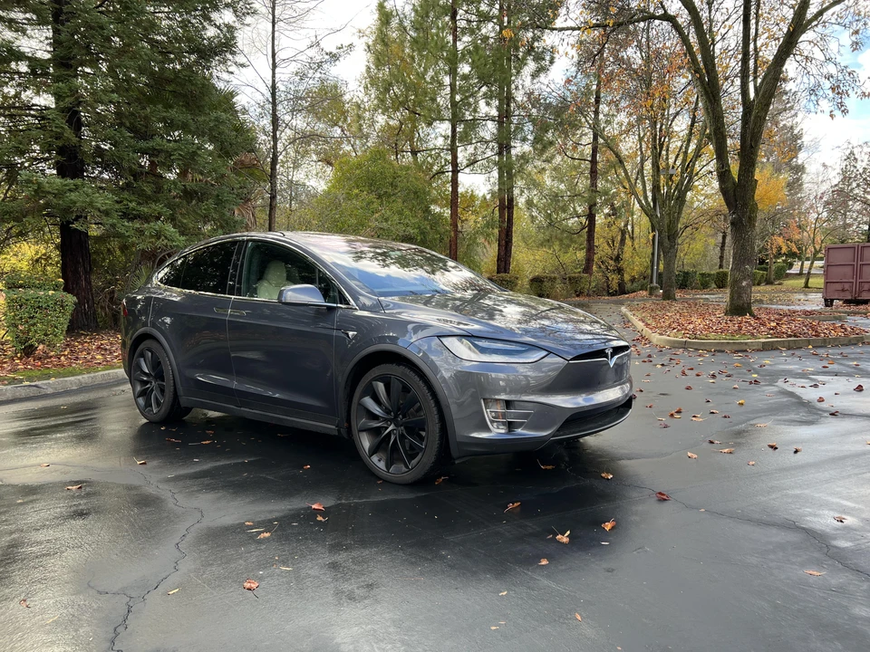 2020 Tesla Model X - Image 16 of 31