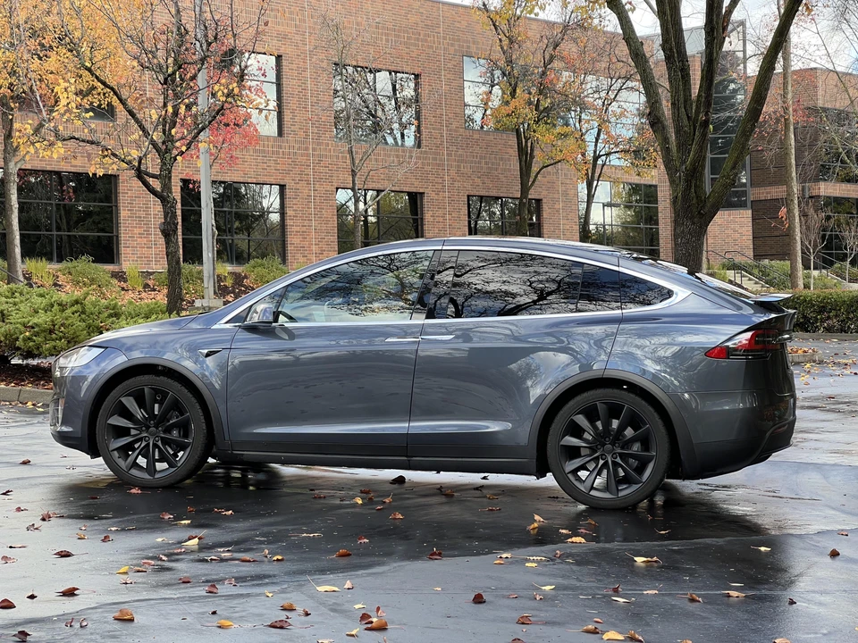 2020 Tesla Model X - Image 8 of 31